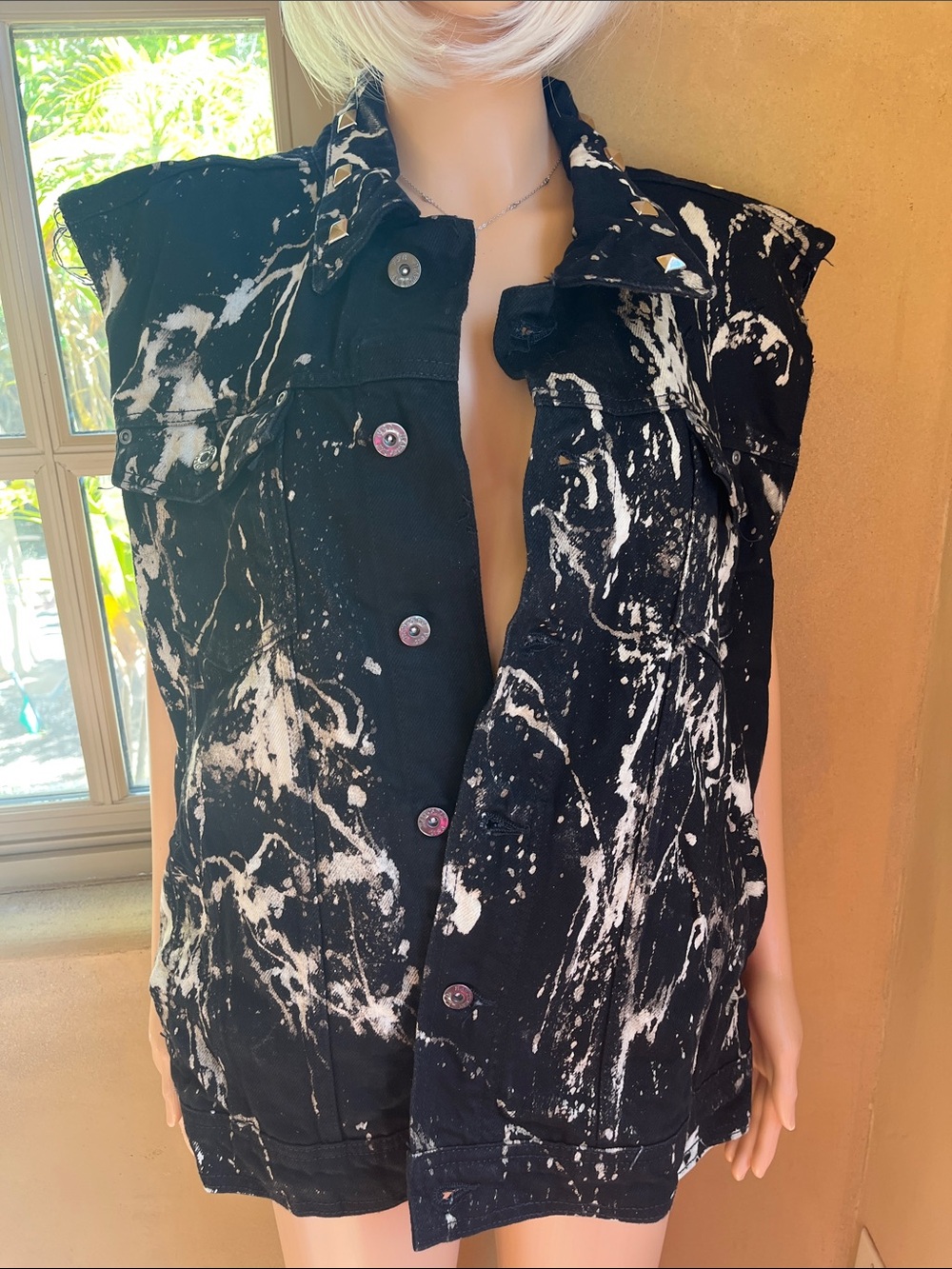 Black Paint-Splatter Denim Vest - Picture 2 of 9